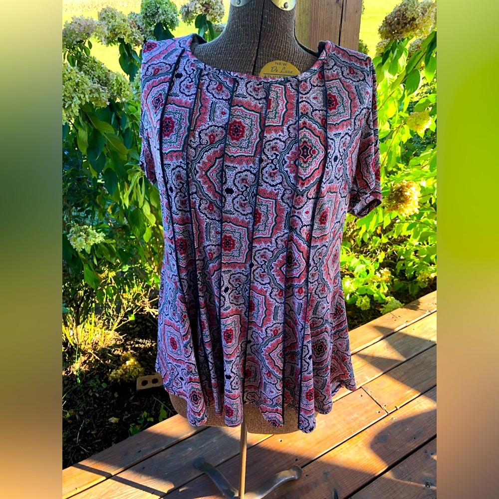 Roz & Ali Moroccan Print Pleated Top